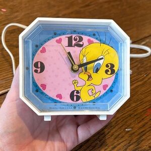 Tweety Bird Alarm Clock 1994 works! Plug in Vintage